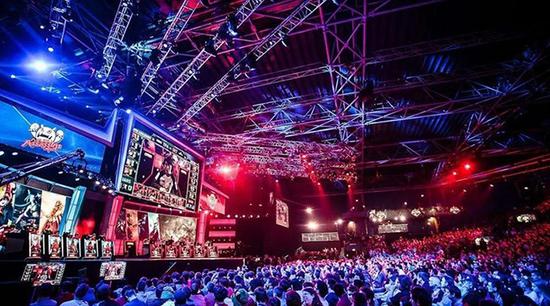 她面对复杂 她面对复杂